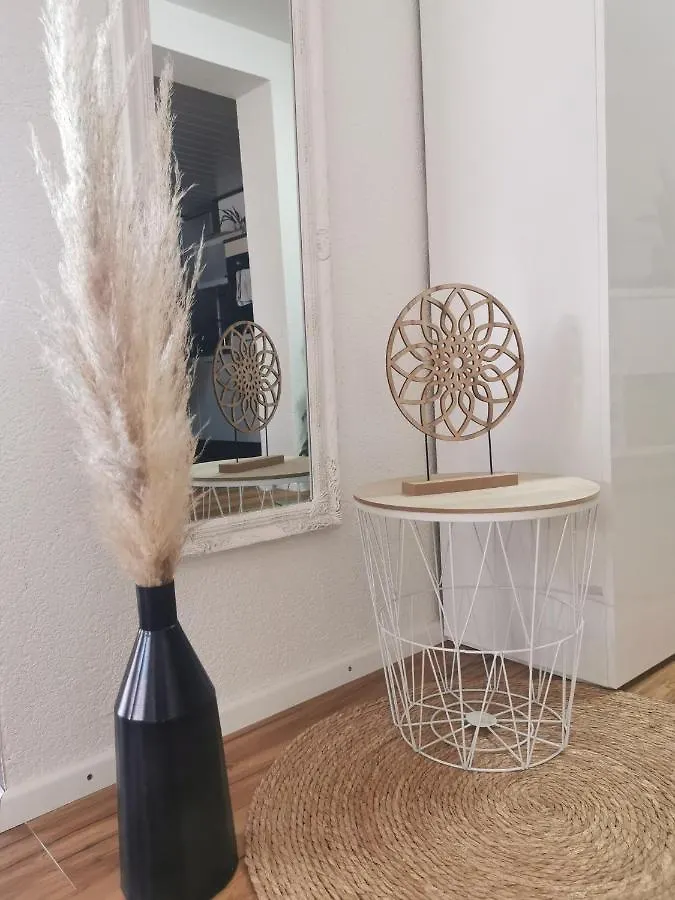 Grune Lichtreiche Wohnung Mit Dachterasse Kaufering Apartment